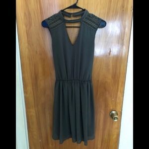 Green sleeveless dress